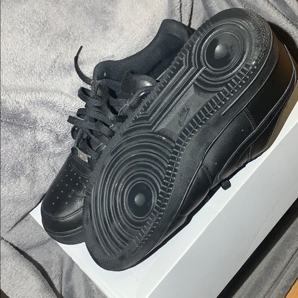 All Black Air Forces 1 lightly used - Picture 3 of 3